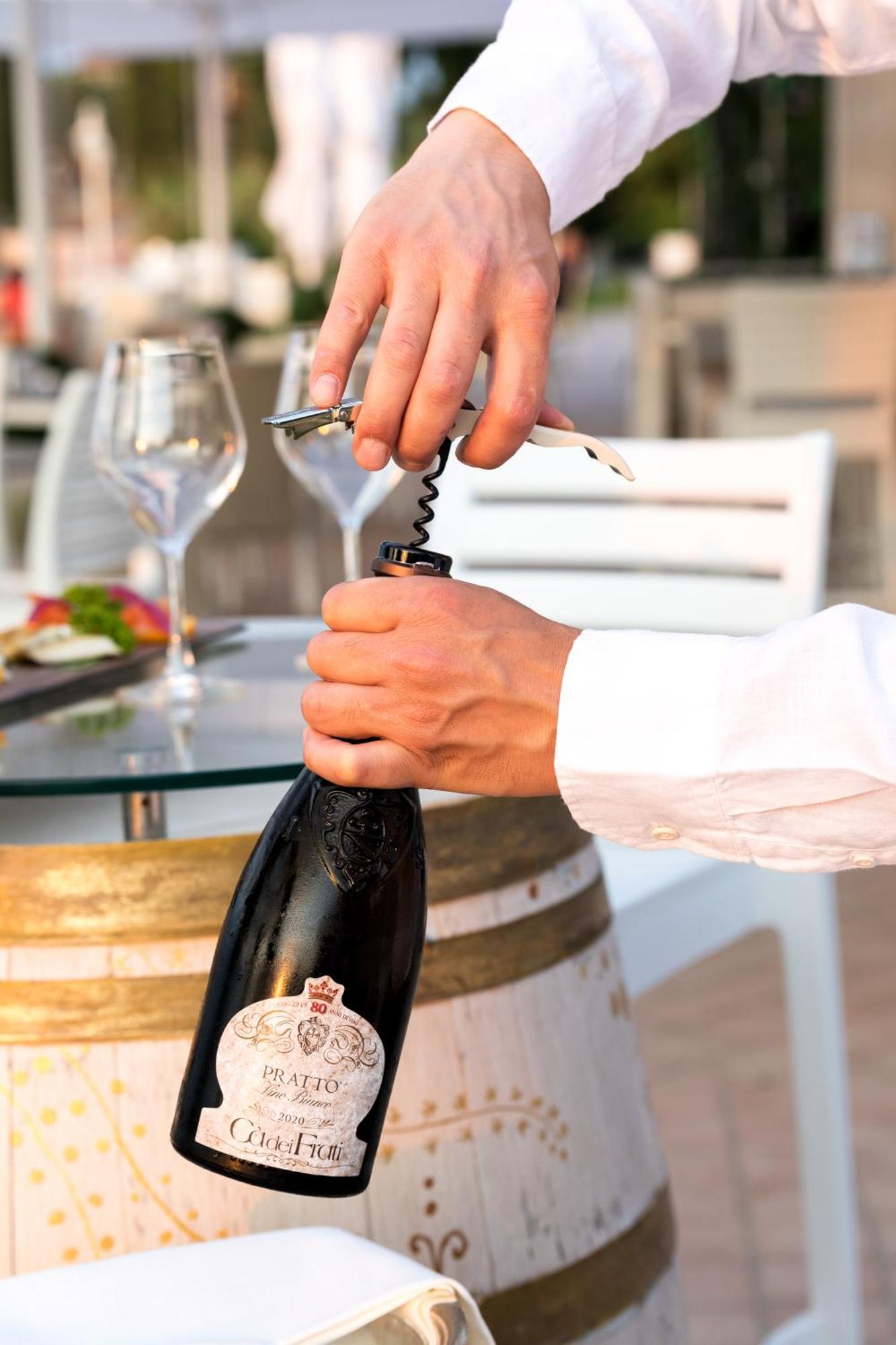 Hotel Aquila D'Oro Desenzano Desenzano del Garda Eksteriør billede