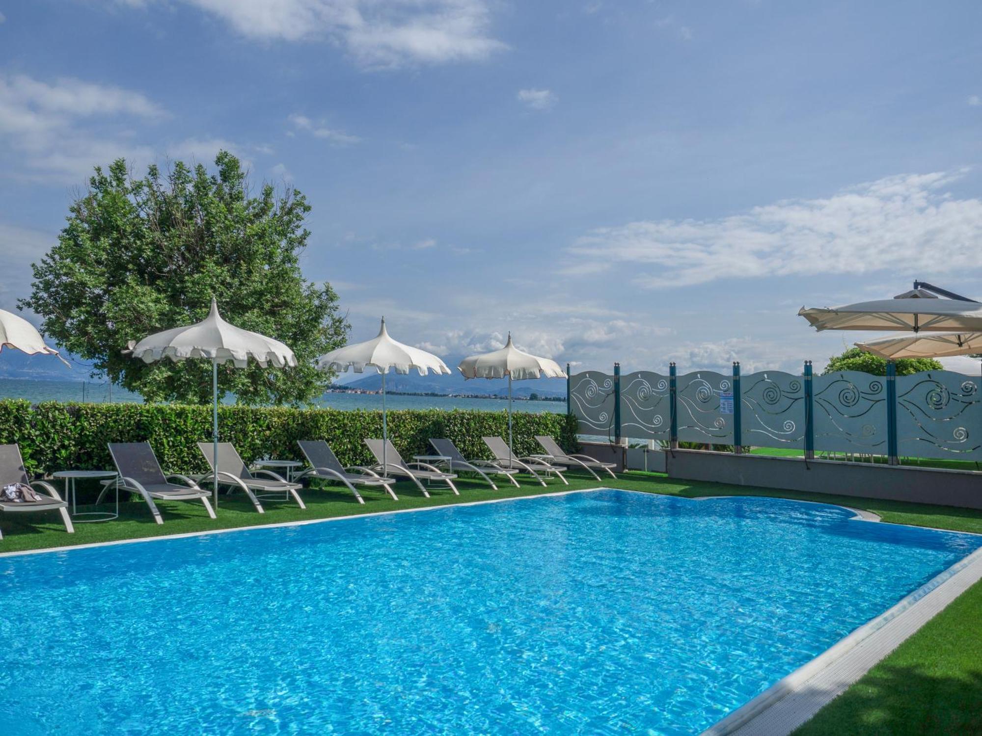 Hotel Aquila D'Oro Desenzano Desenzano del Garda Eksteriør billede