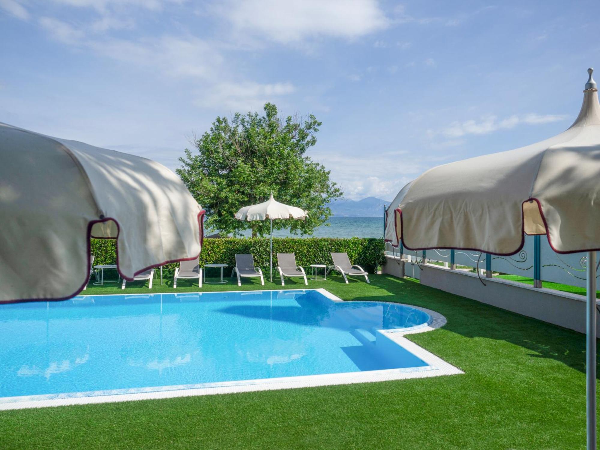 Hotel Aquila D'Oro Desenzano Desenzano del Garda Eksteriør billede