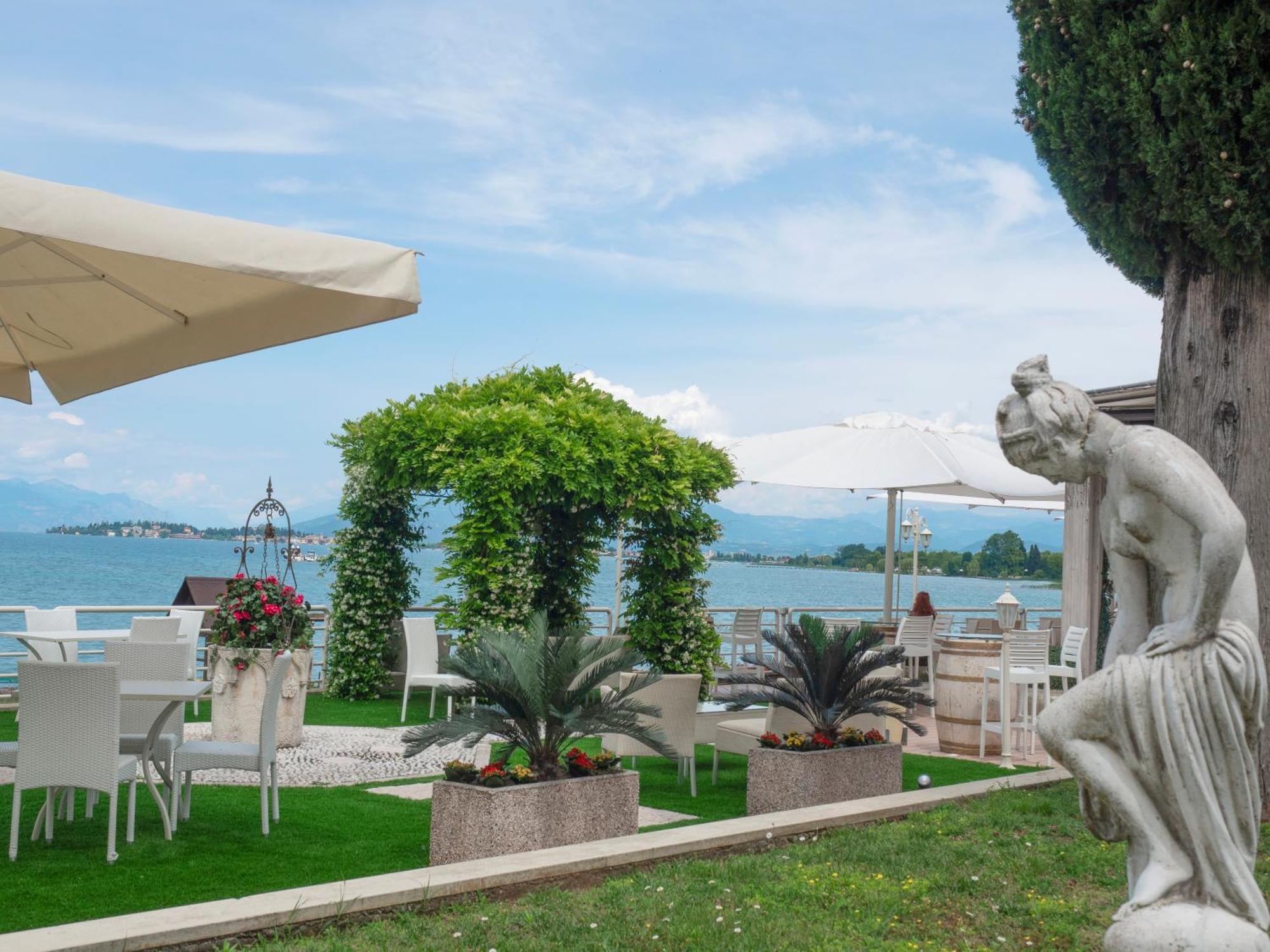 Hotel Aquila D'Oro Desenzano Desenzano del Garda Eksteriør billede