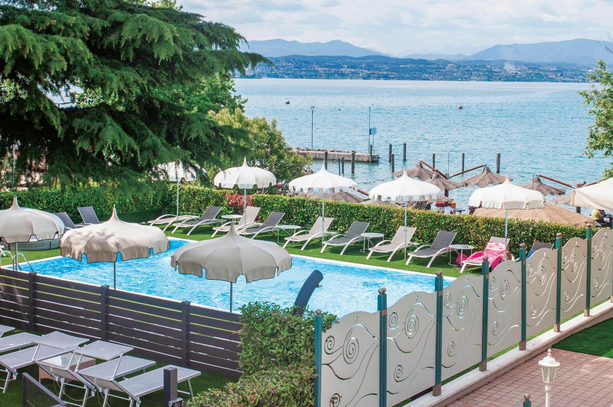 Hotel Aquila D'Oro Desenzano Desenzano del Garda Eksteriør billede