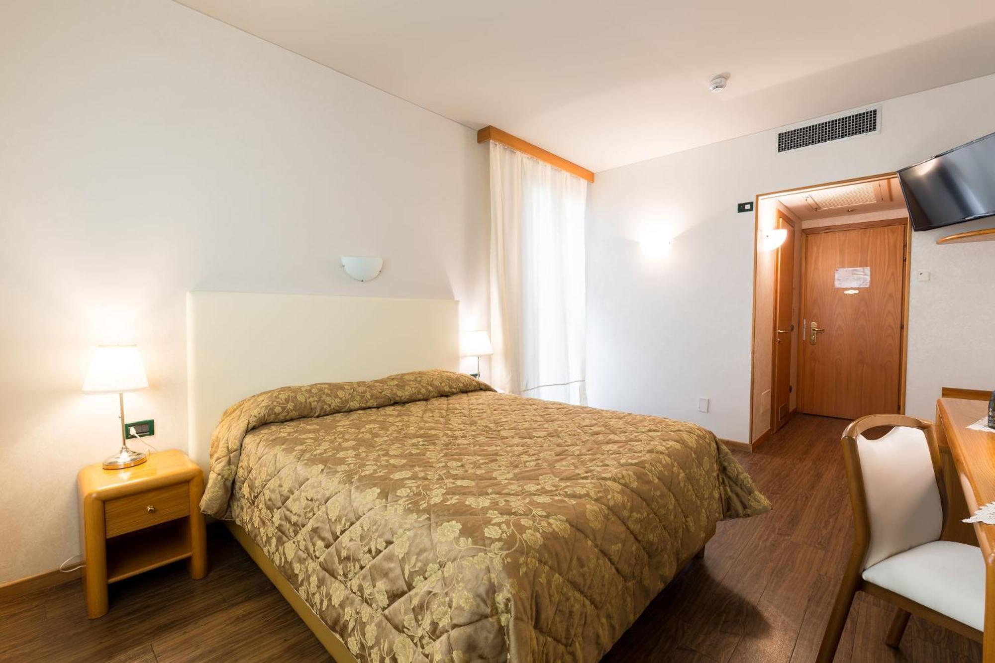 Hotel Aquila D'Oro Desenzano Desenzano del Garda Eksteriør billede
