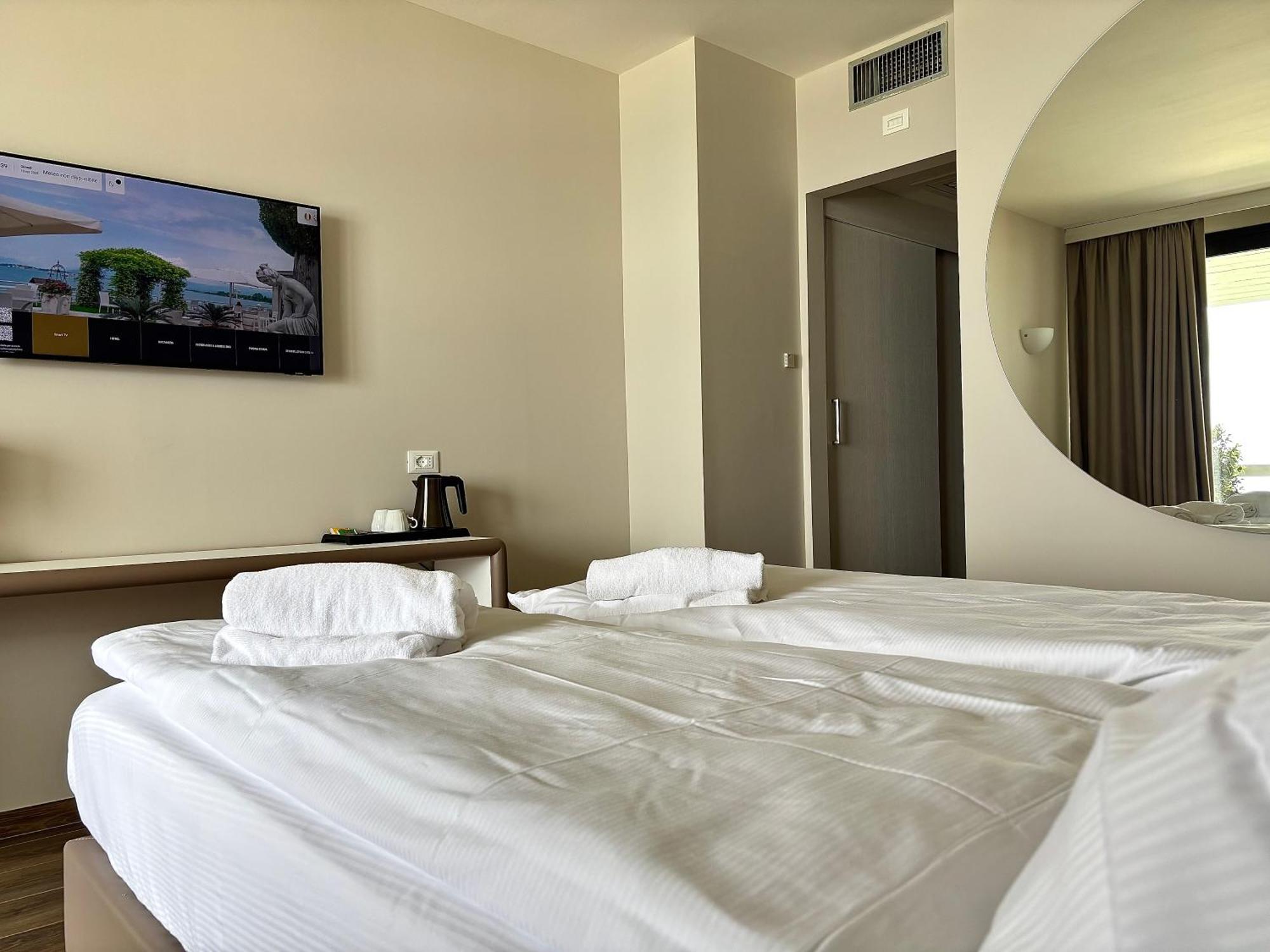 Hotel Aquila D'Oro Desenzano Desenzano del Garda Eksteriør billede