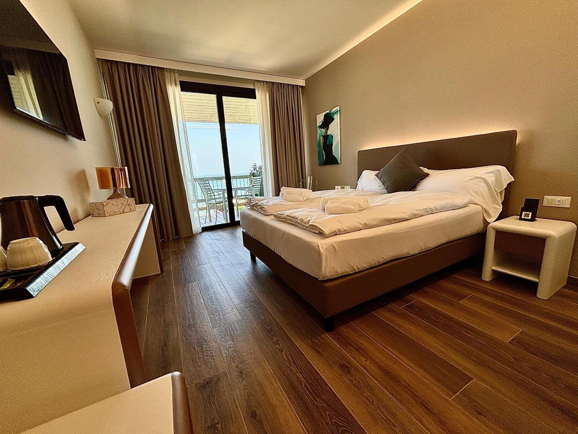 Hotel Aquila D'Oro Desenzano Desenzano del Garda Eksteriør billede