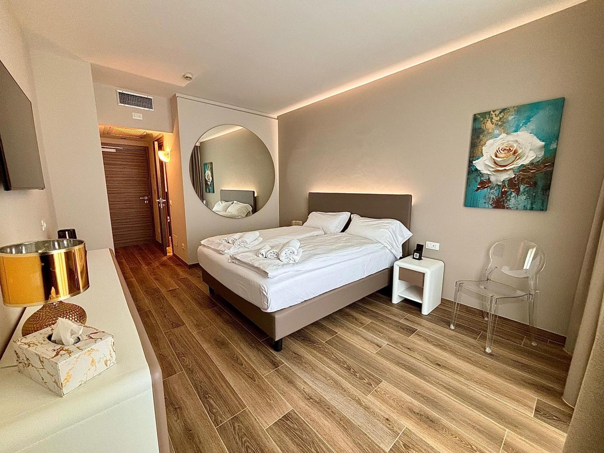 Hotel Aquila D'Oro Desenzano Desenzano del Garda Eksteriør billede